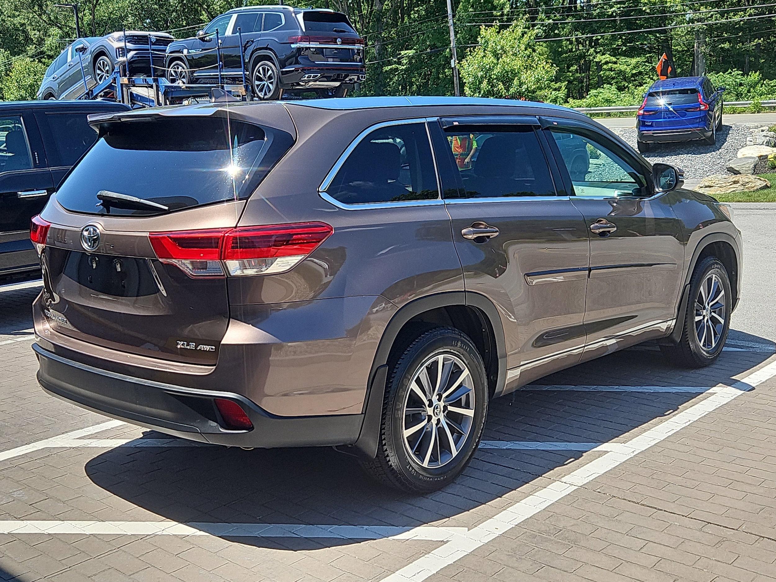 Used 2017 Toyota Highlander XLE with VIN 5TDJZRFH6HS460493 for sale in Auburn, MA