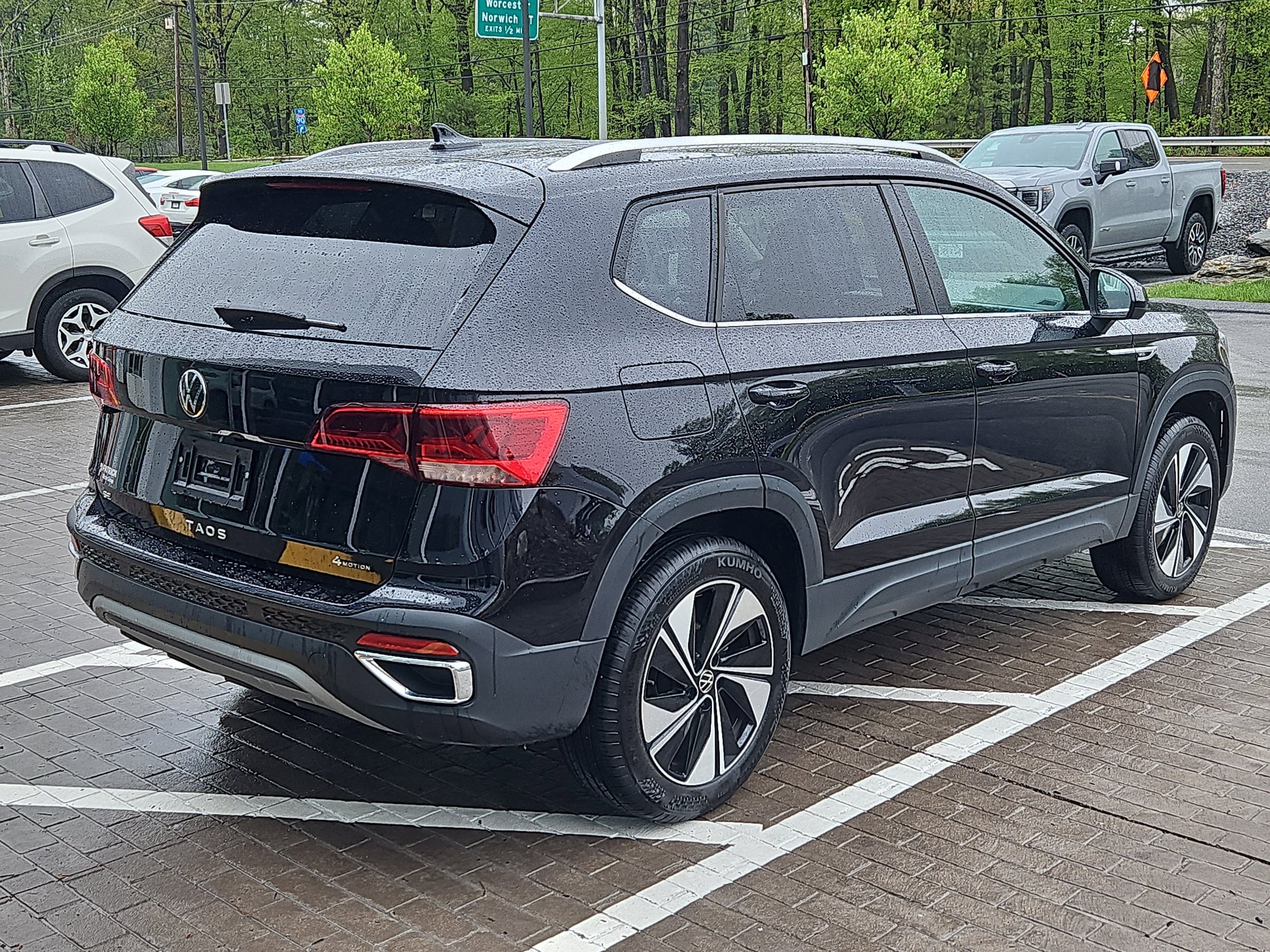 Used 2024 Volkswagen Taos SE with VIN 3VVUX7B24RM118410 for sale in Auburn, MA