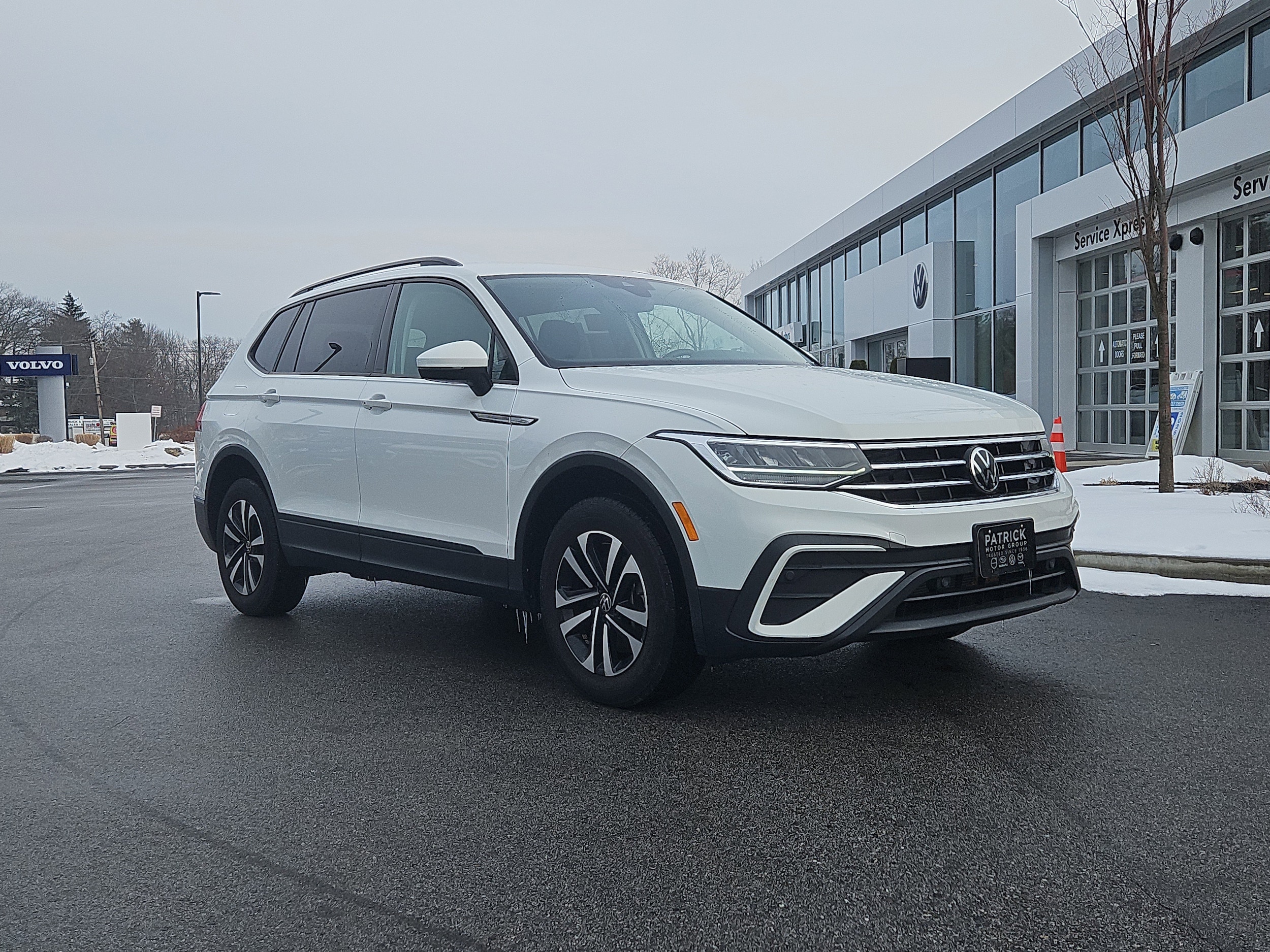 2023 Volkswagen Tiguan S's photo