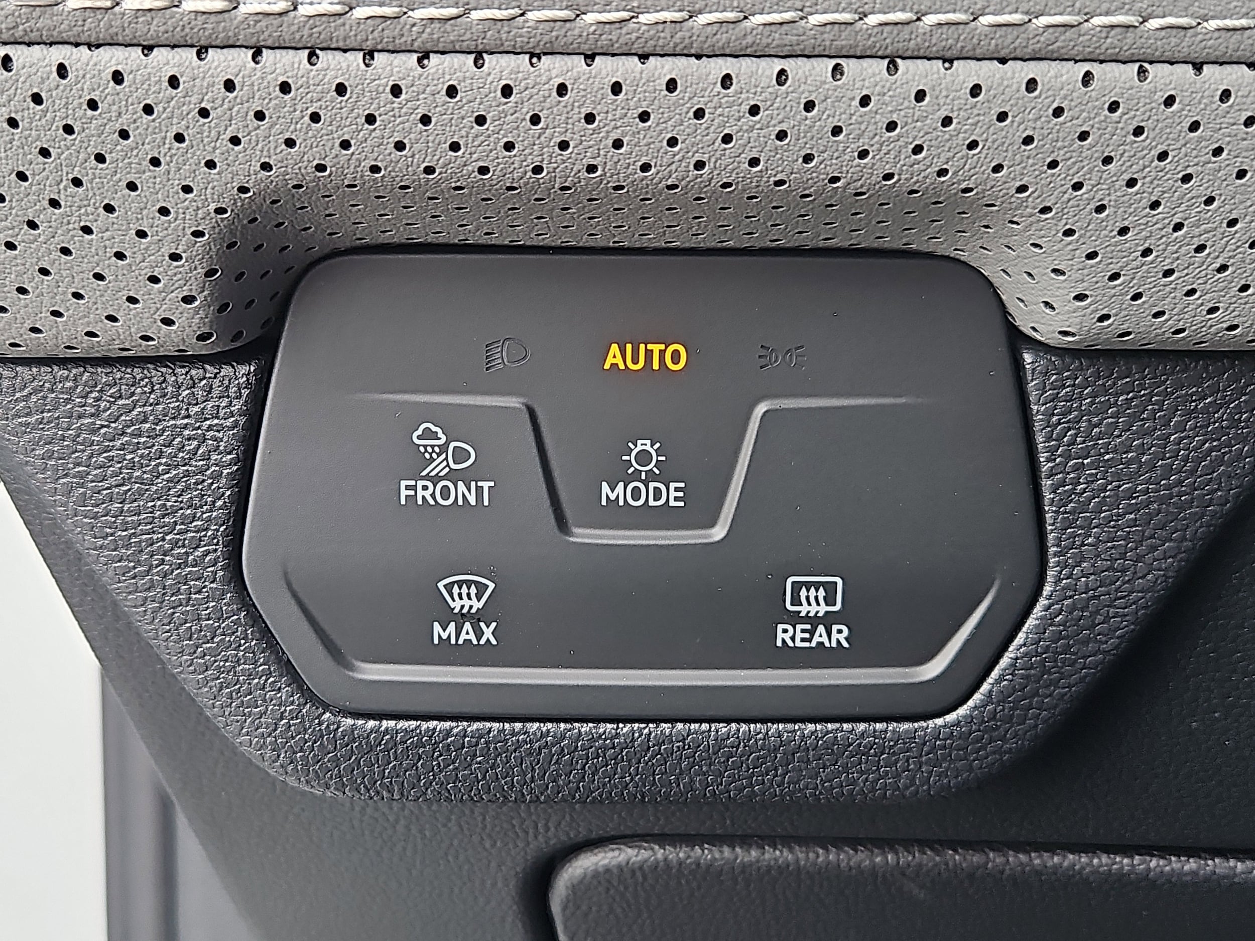2026 Volkswagen Atlas Cross Sport SEL R-LINE - Photo 10