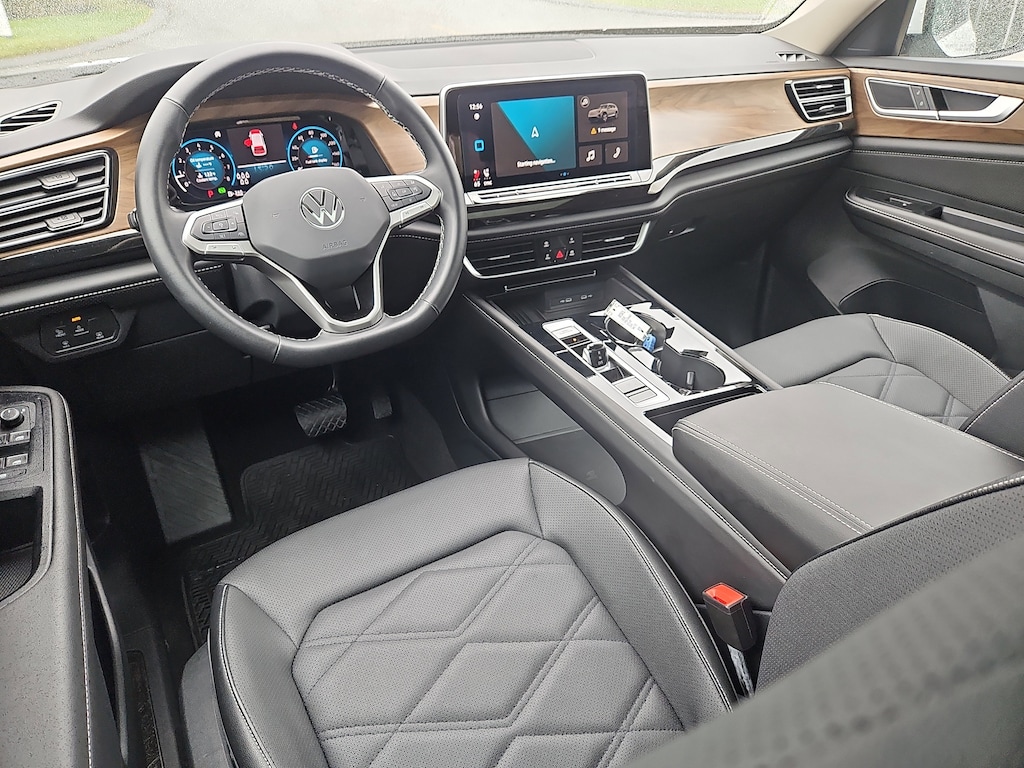 Used 2025 Volkswagen Atlas 2.0T SE w/Technology SUV
