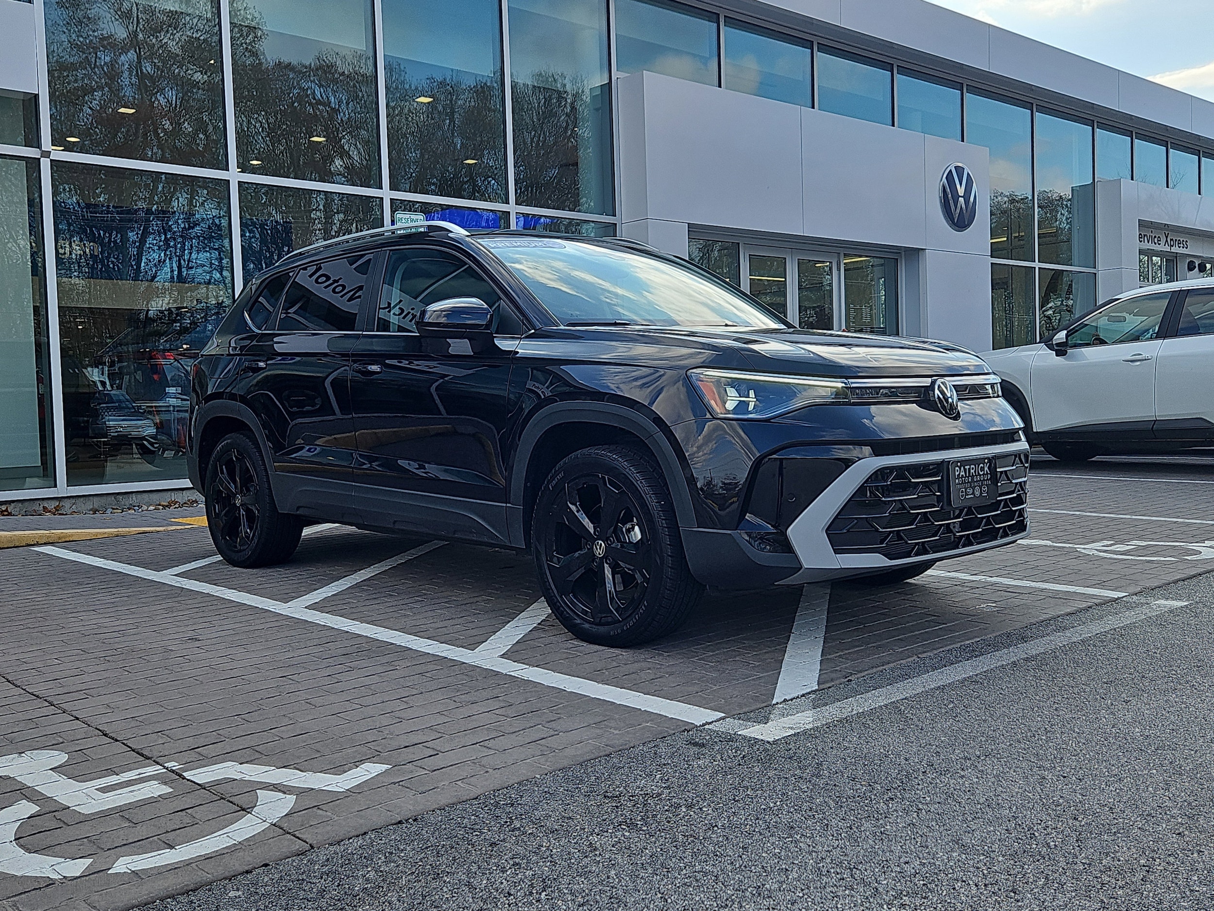 2025 Volkswagen Taos SEL's photo