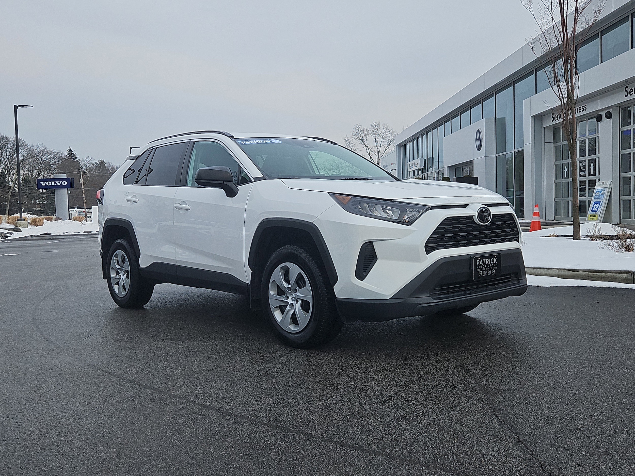 2019 Toyota RAV4 LE's photo