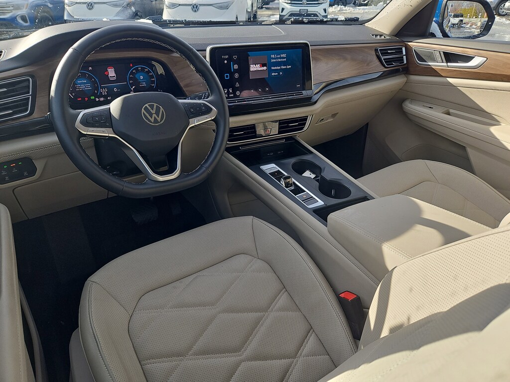 Used 2025 Volkswagen Atlas 2.0T SE SUV