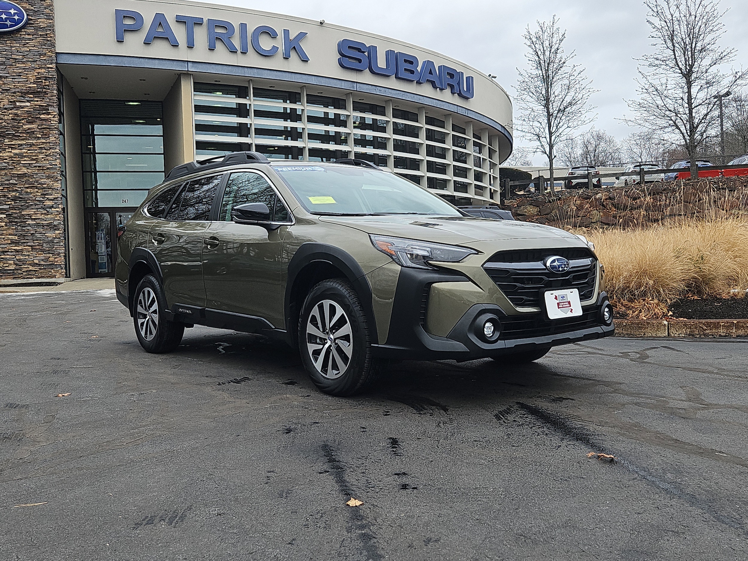2025 Subaru Outback Premium's photo
