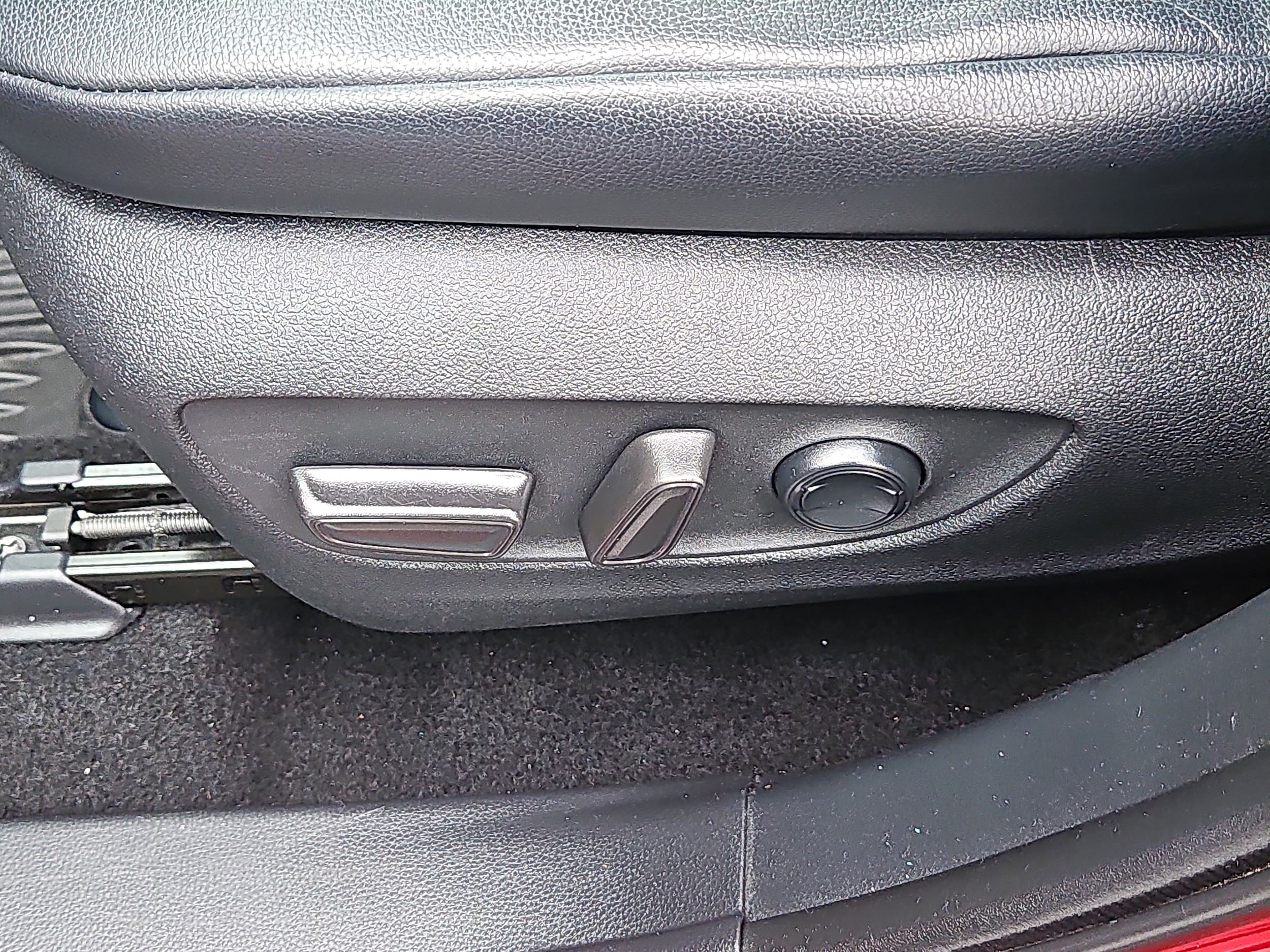 used 2020 Toyota Highlander car, priced at $26,390