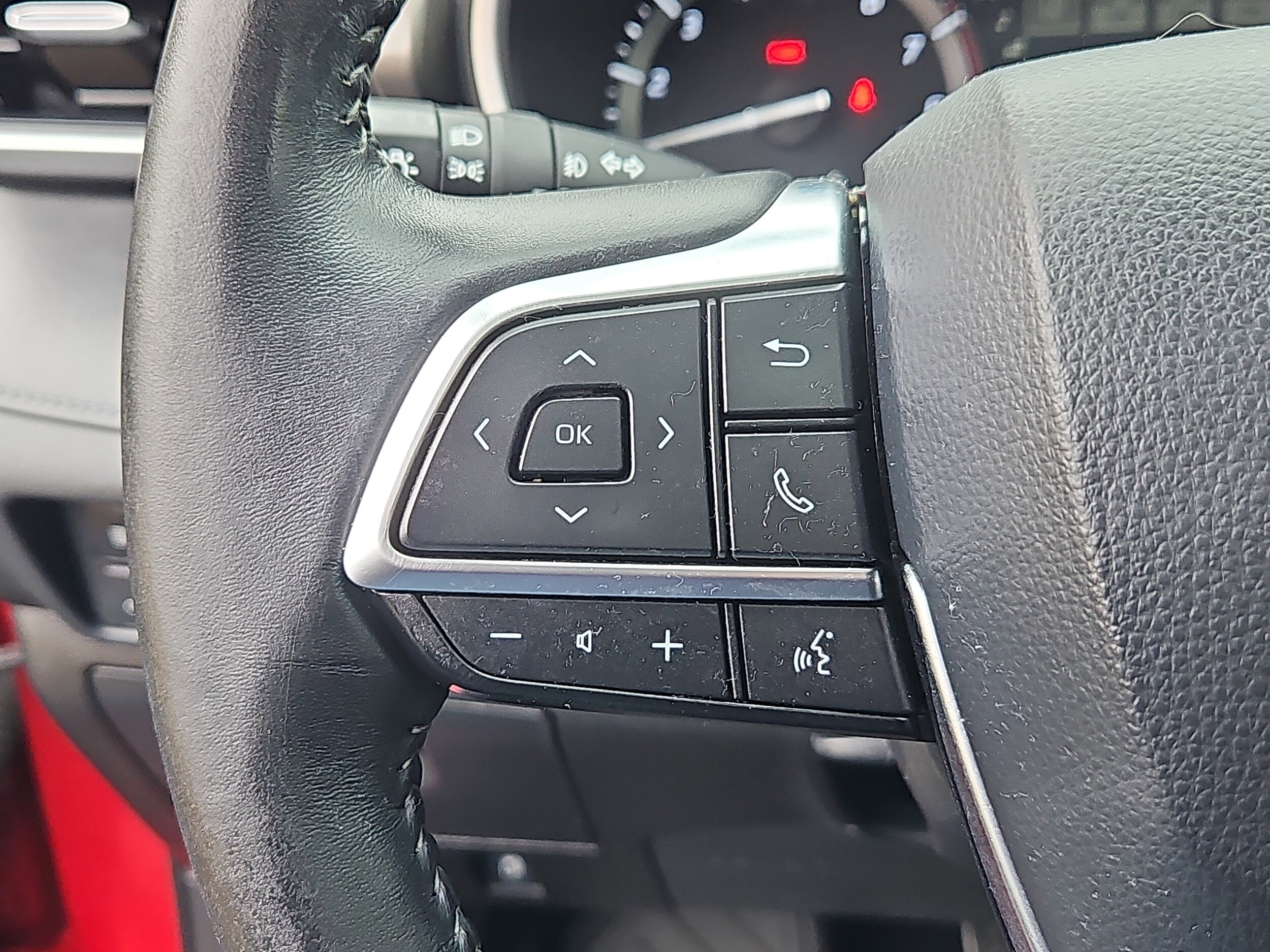 used 2020 Toyota Highlander car, priced at $26,390