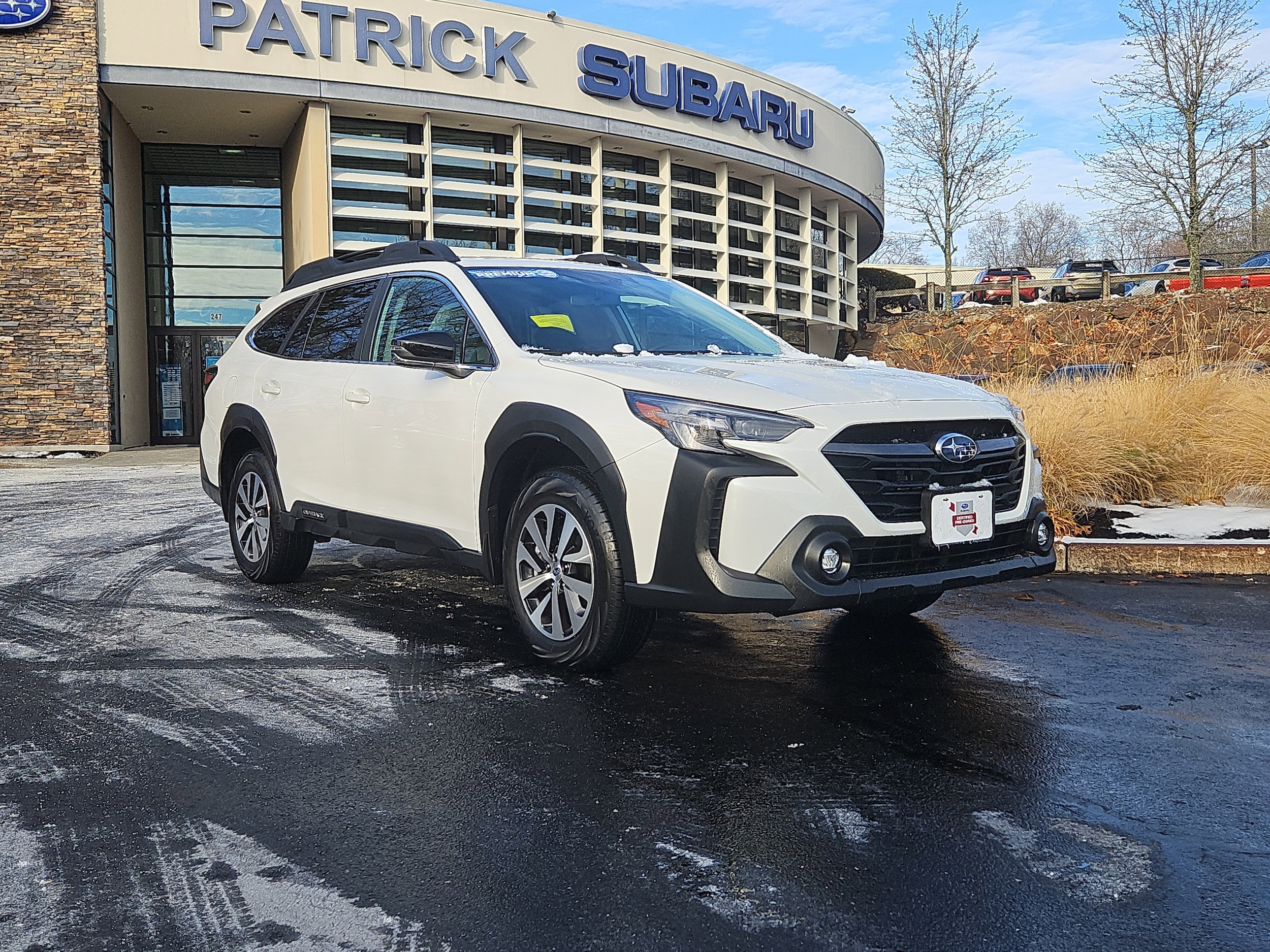 2025 Subaru Outback Premium's photo