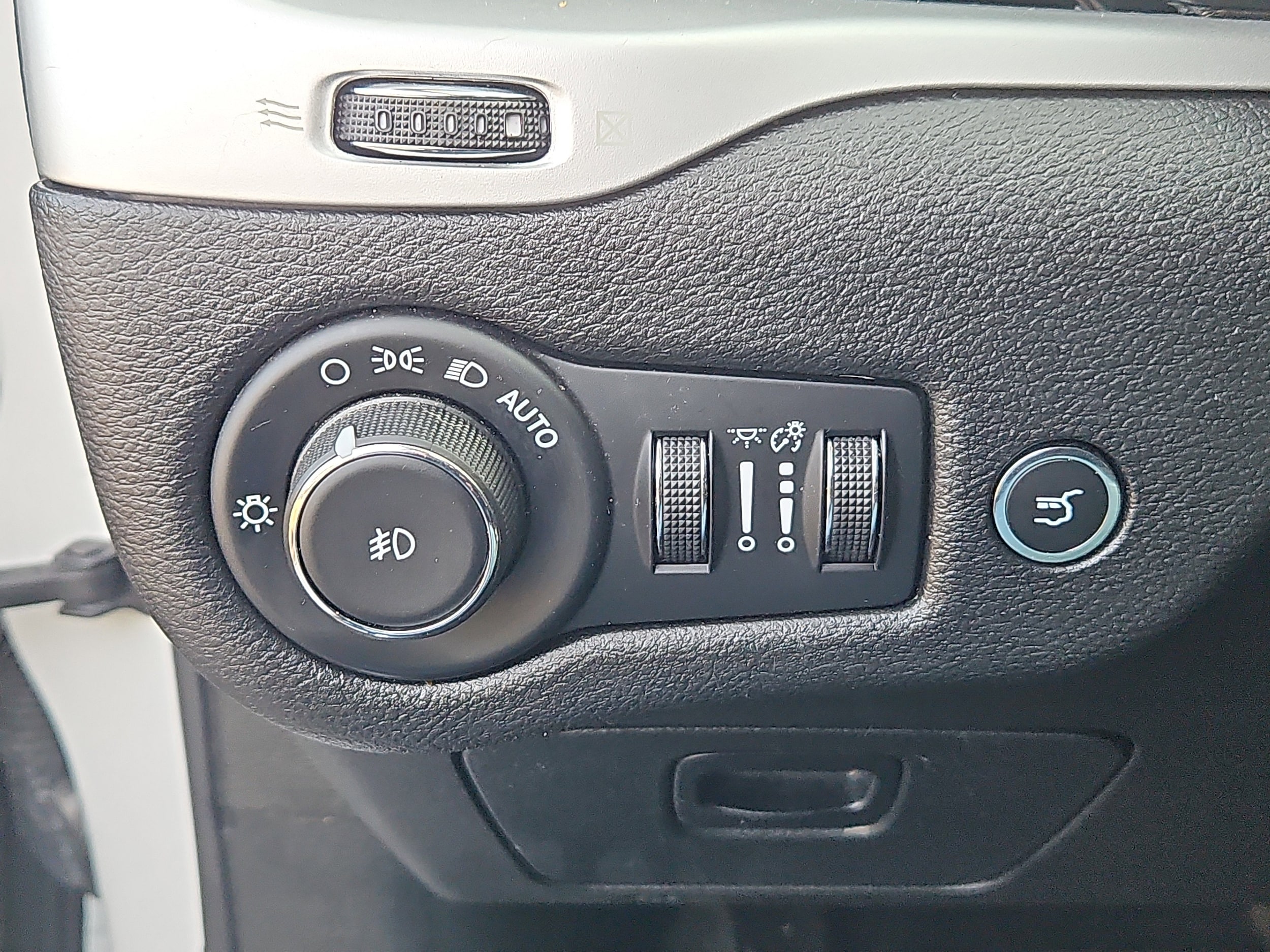 used 2018 Jeep Cherokee car, priced at $17,650