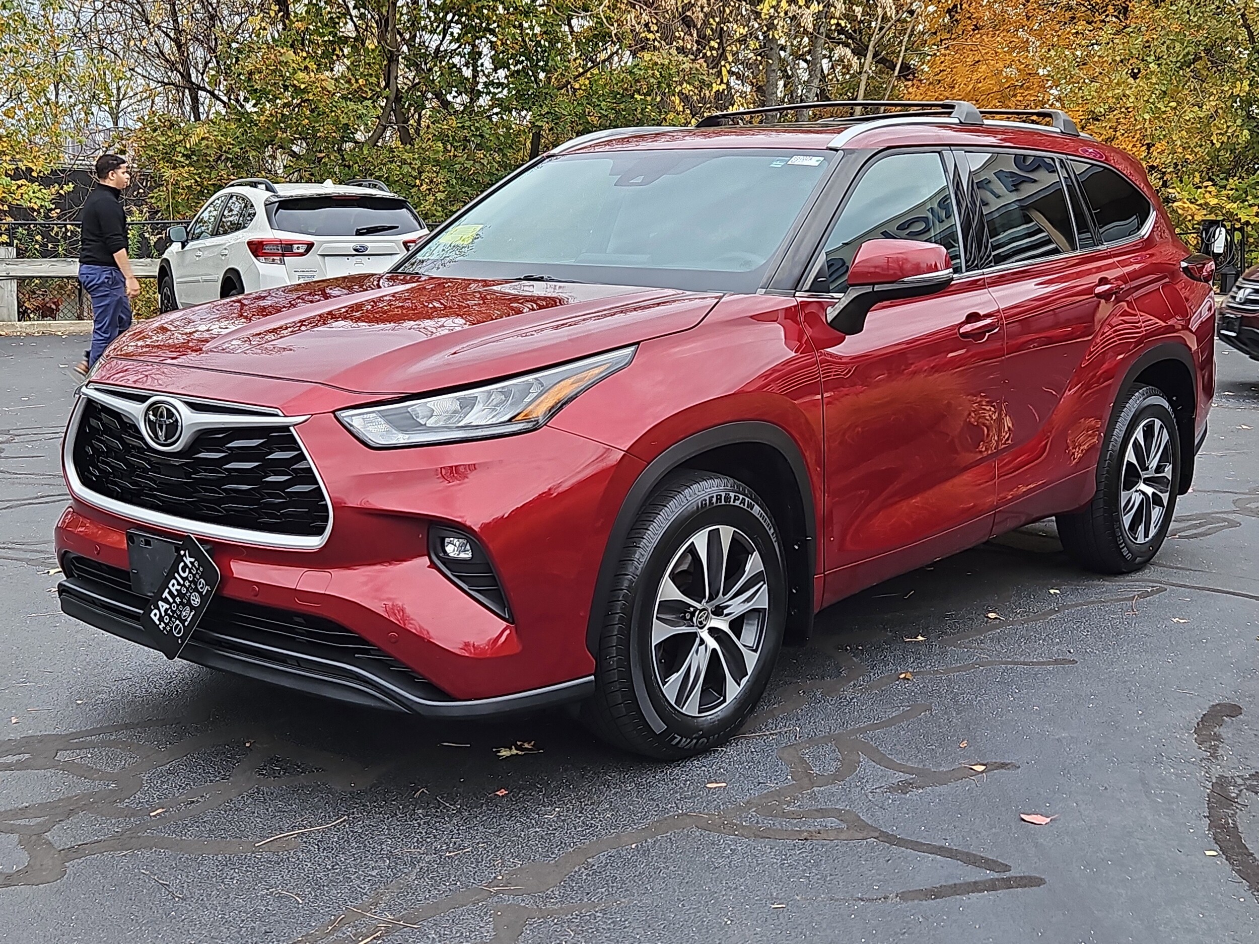 used 2020 Toyota Highlander car, priced at $26,390