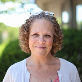 Staff member Tina Bonin from ID_f03b6dcbcaf4