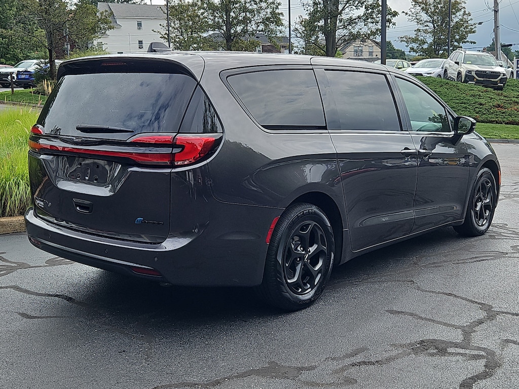 Used 2023 Chrysler Pacifica Hybrid Limited Hybrid Limited FWD
