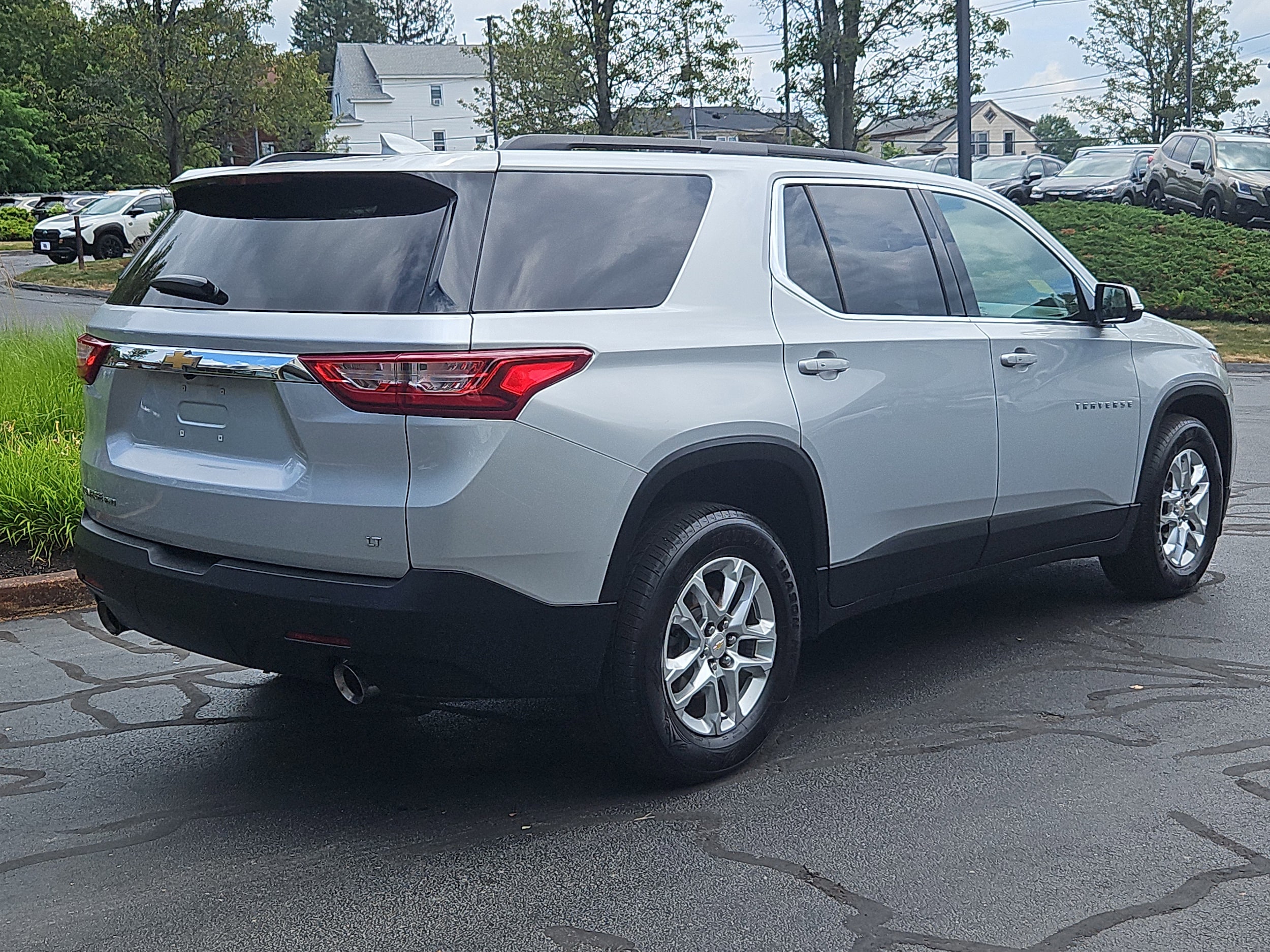 Used 2019 Chevrolet Traverse 1LT with VIN 1GNEVGKW6KJ296602 for sale in Shrewsbury, MA