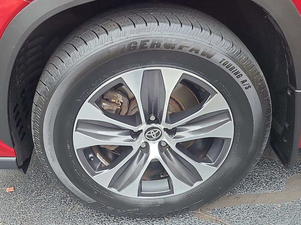 Used 2020 Toyota Highlander XLE XLE AWD