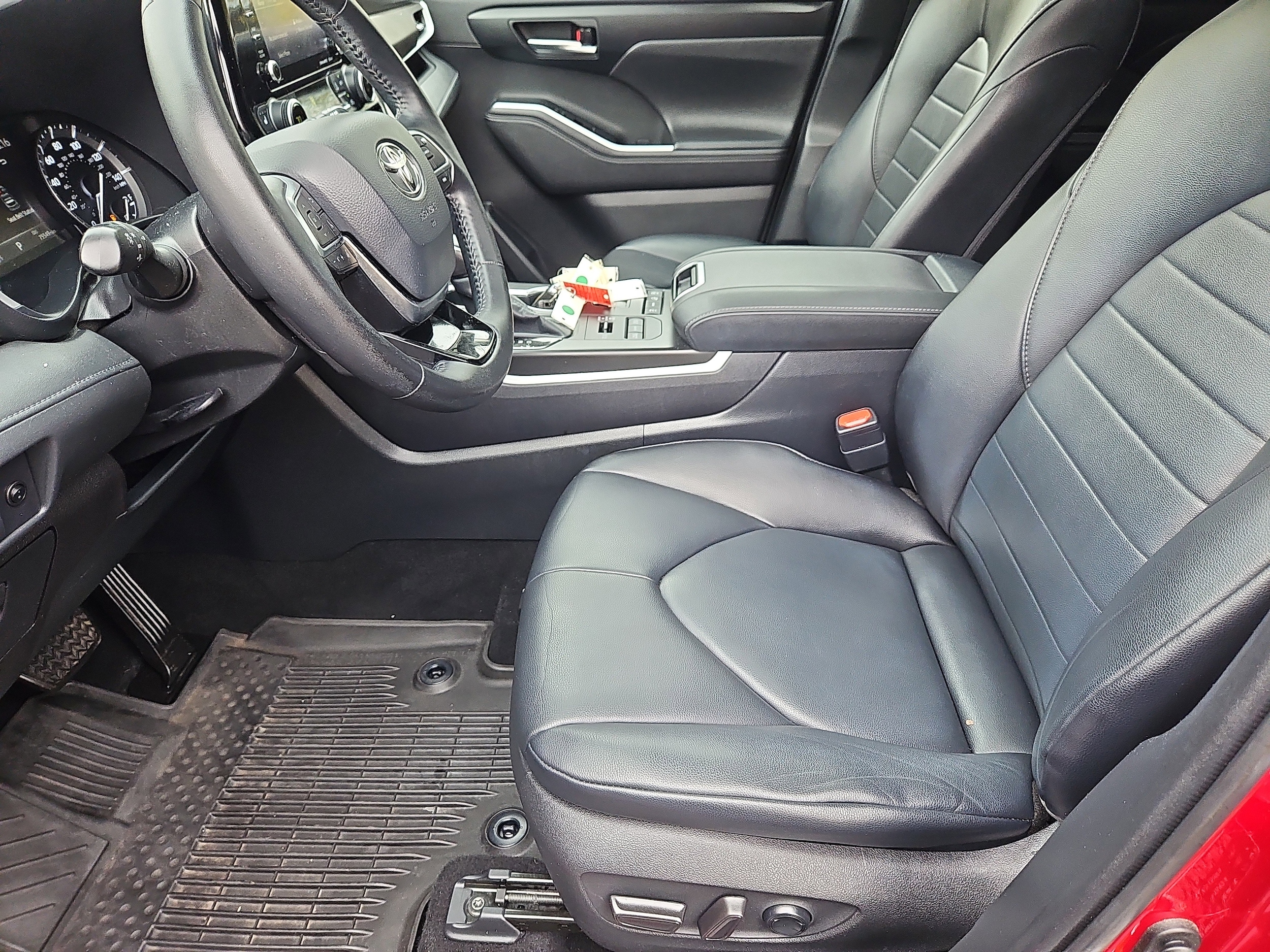 used 2020 Toyota Highlander car, priced at $26,390