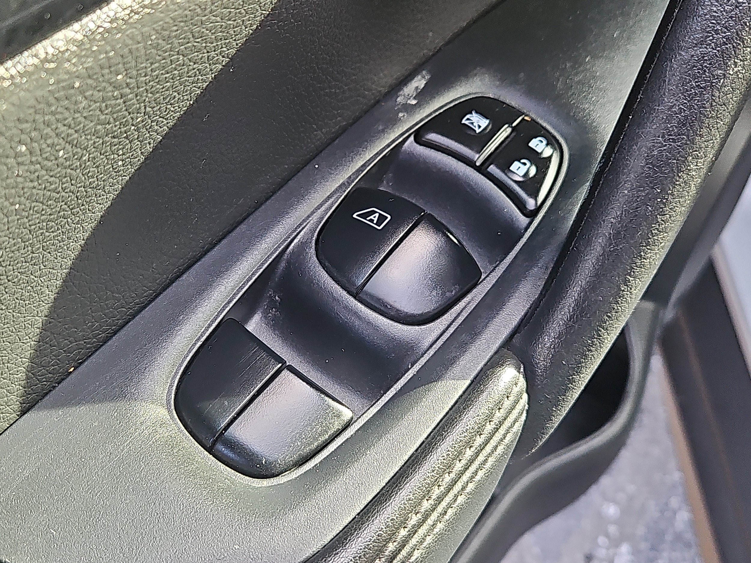 used 2019 Nissan Rogue car, priced at $13,390