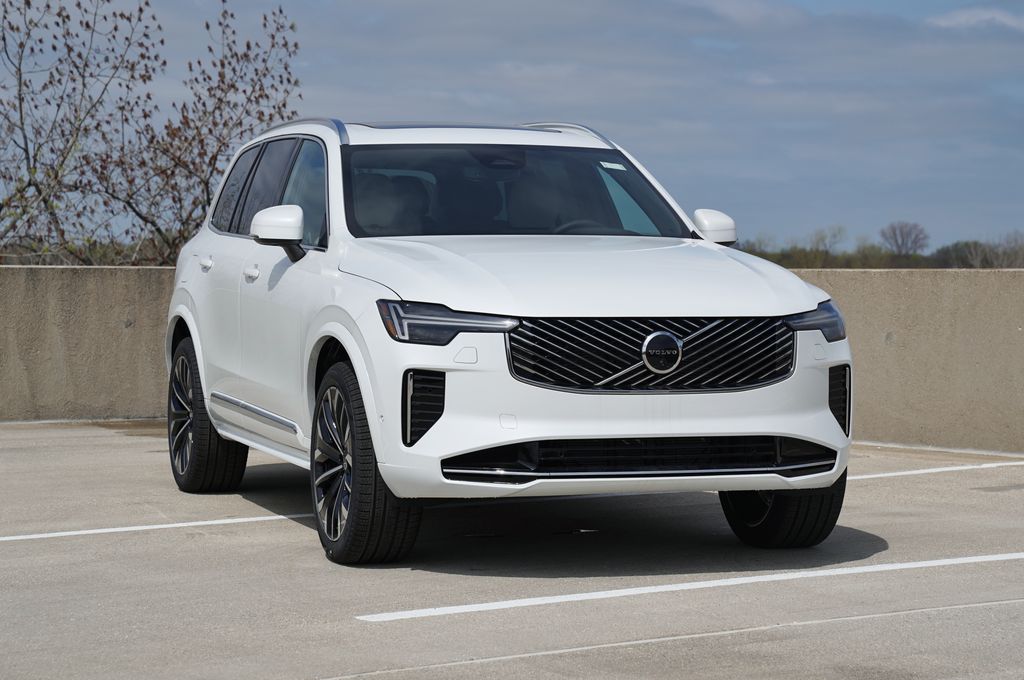 2026 Volvo XC90 B5 Plus Bright 4WD's photo
