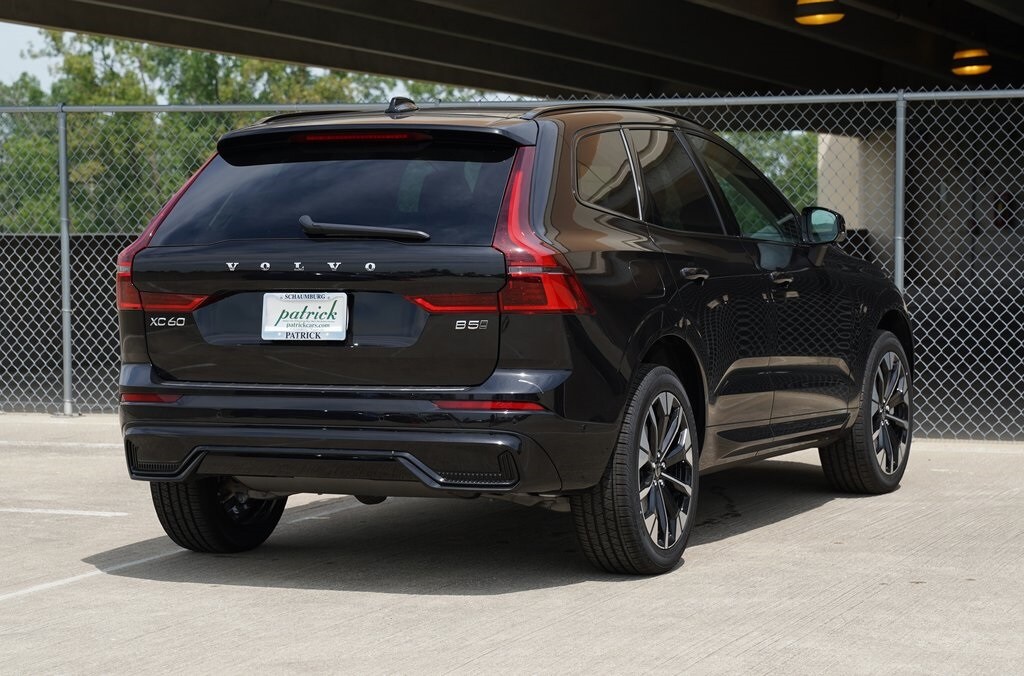 2026 Volvo XC60 B5 Plus photo 3