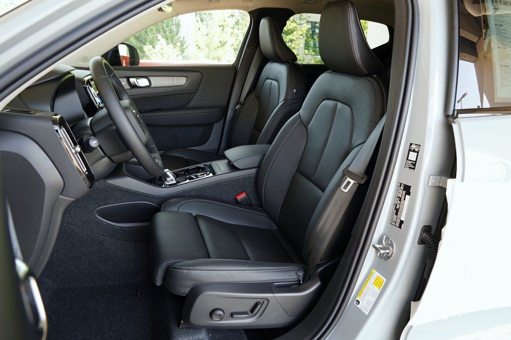 2026 Volvo XC40 Ultra - Photo 10