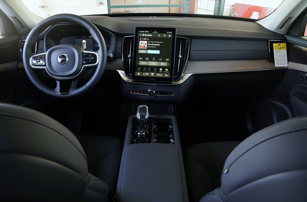 2026 Volvo XC90 Plus - Photo 6