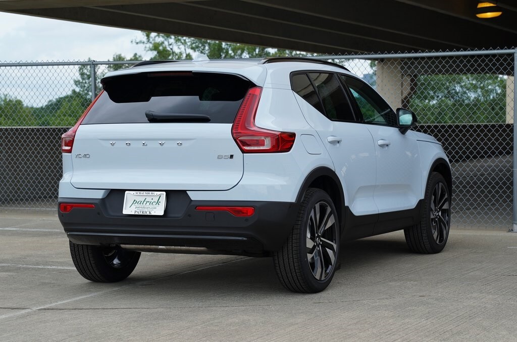 2026 Volvo XC40 photo 3