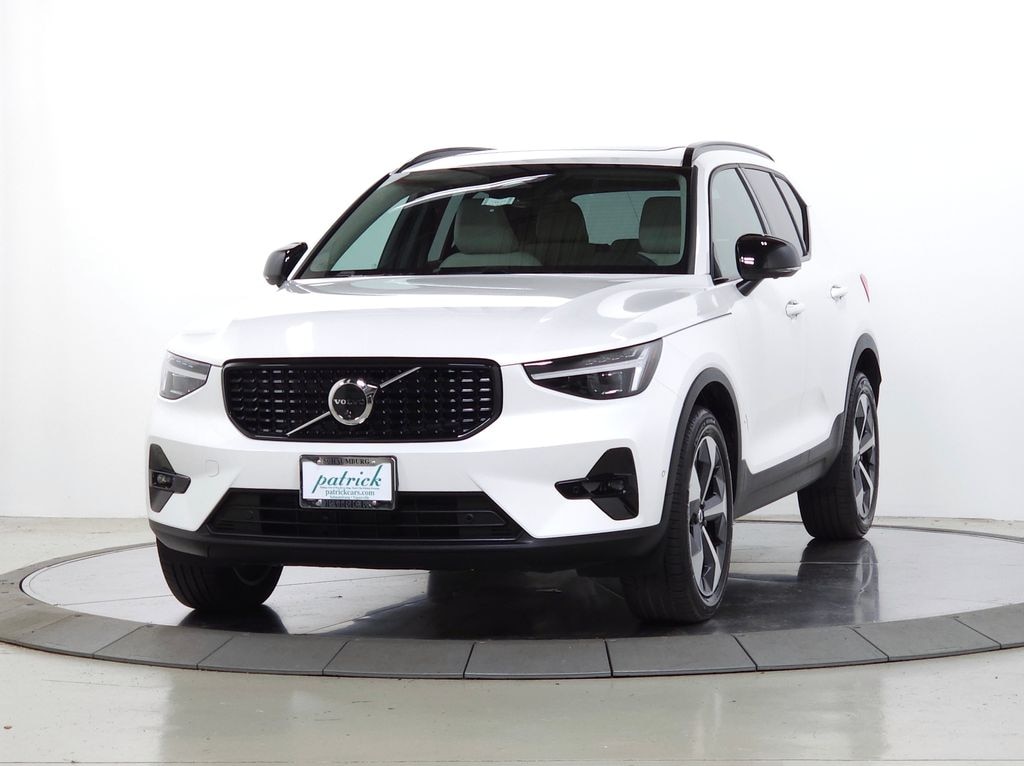 New 2026 Volvo XC40 B5 Plus SUV