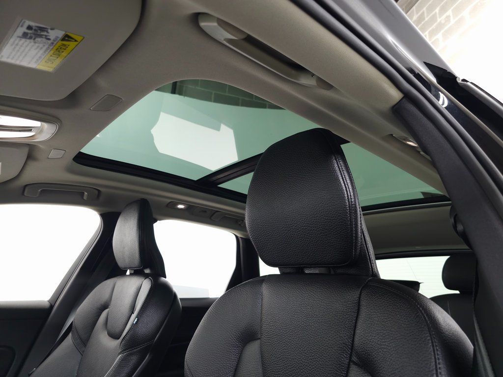 2025 Volvo XC60 Plus - Photo 12