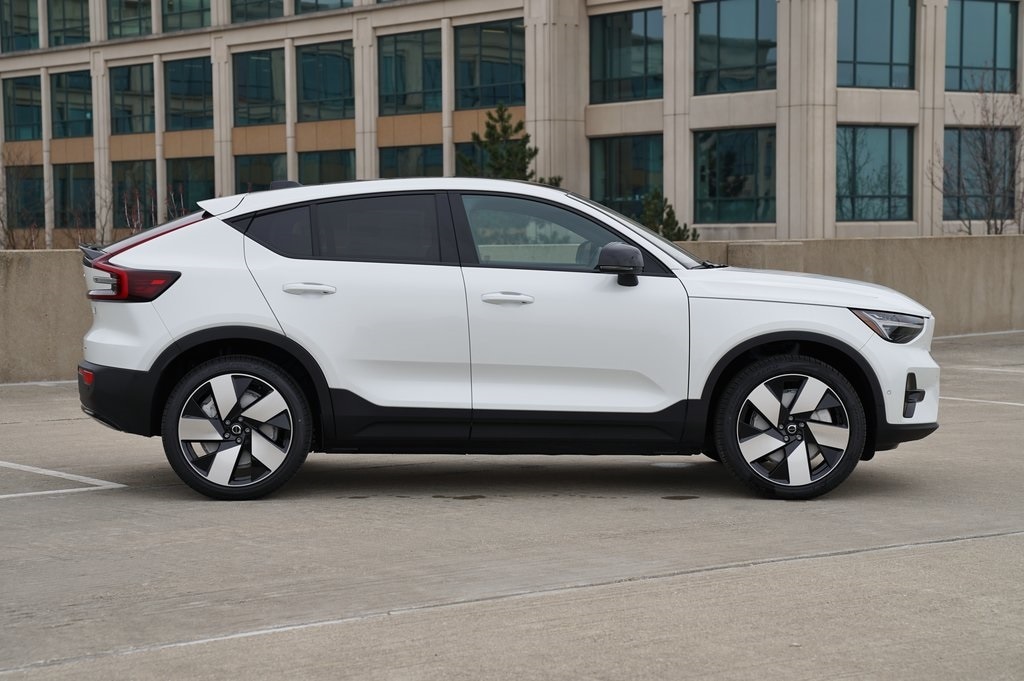 New 2024 Volvo C40 Recharge Pure Electric Twin Ultimate SUV in