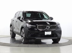 Used 2025 Volvo XC40 B5 Plus Bright Theme SUV YV4L12UEXS2496649 for Sale in Schaumburg, IL at Patrick Volvo Cars
