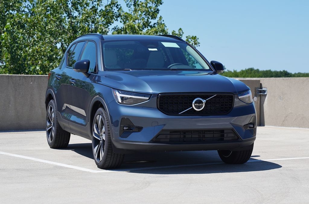 New 2026 Volvo XC40 B5 Ultra SUV