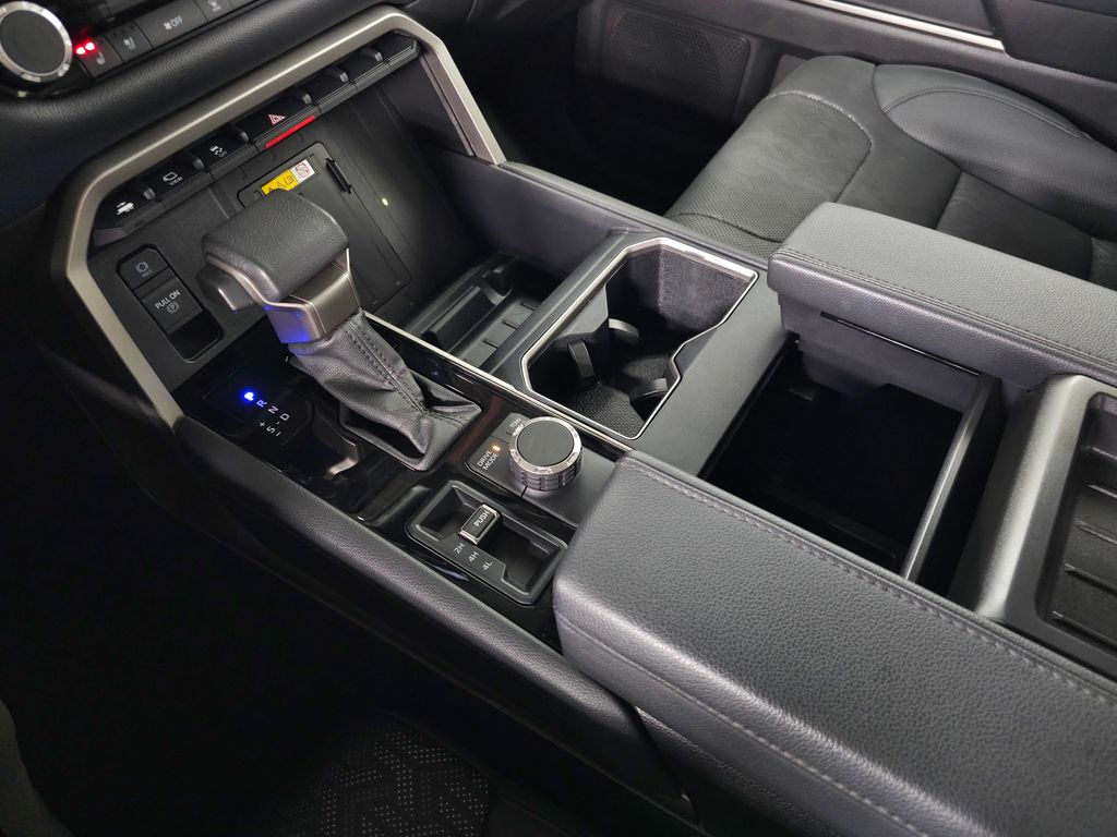 2024 Toyota Tundra Limited - Photo 30