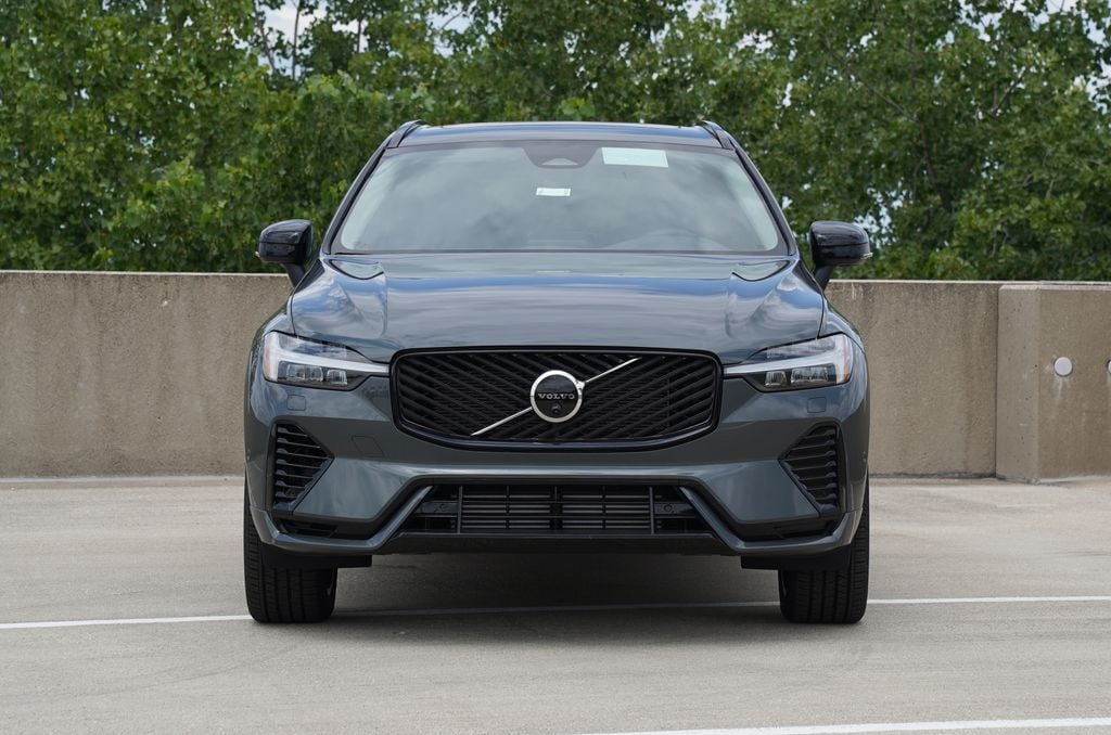 New 2026 Volvo XC60 plug-in hybrid T8 Plus SUV