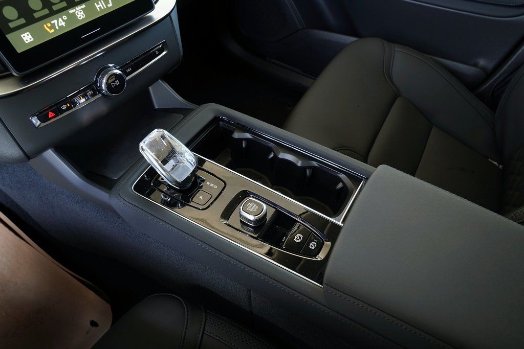 2026 Volvo XC90 Plus - Photo 22
