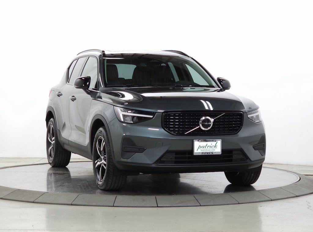 2026 Volvo XC40 B5 Core Dark AWD's photo
