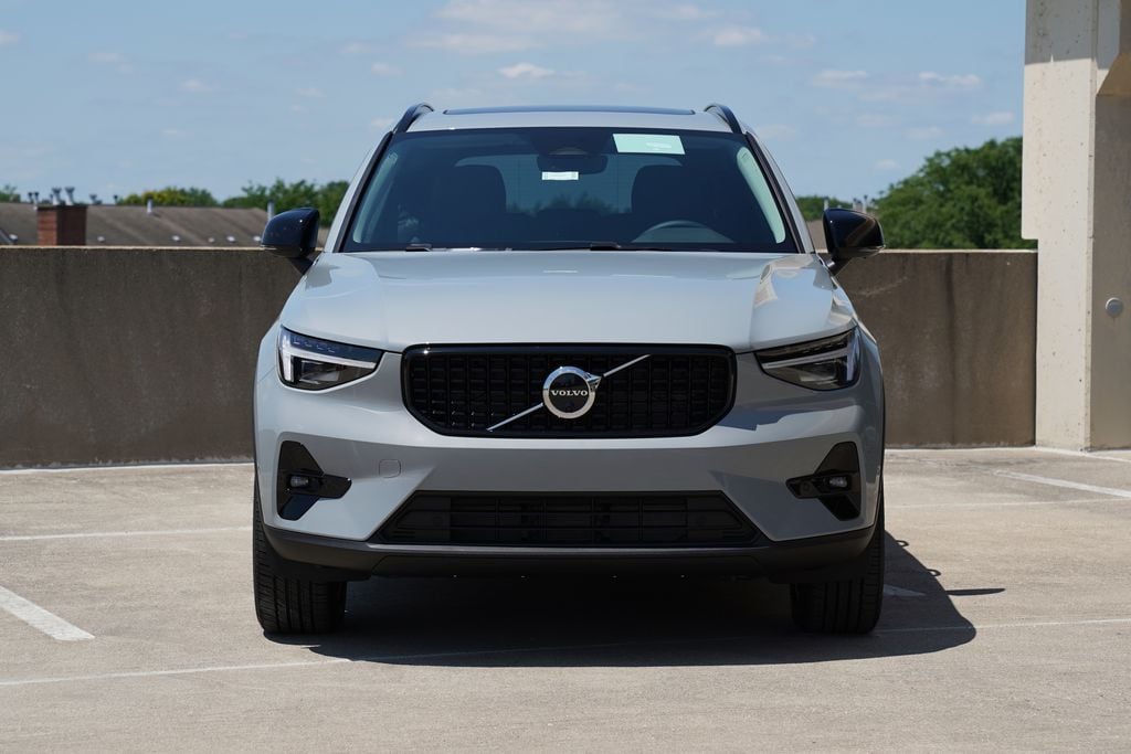 New 2026 Volvo XC40 B5 Plus SUV