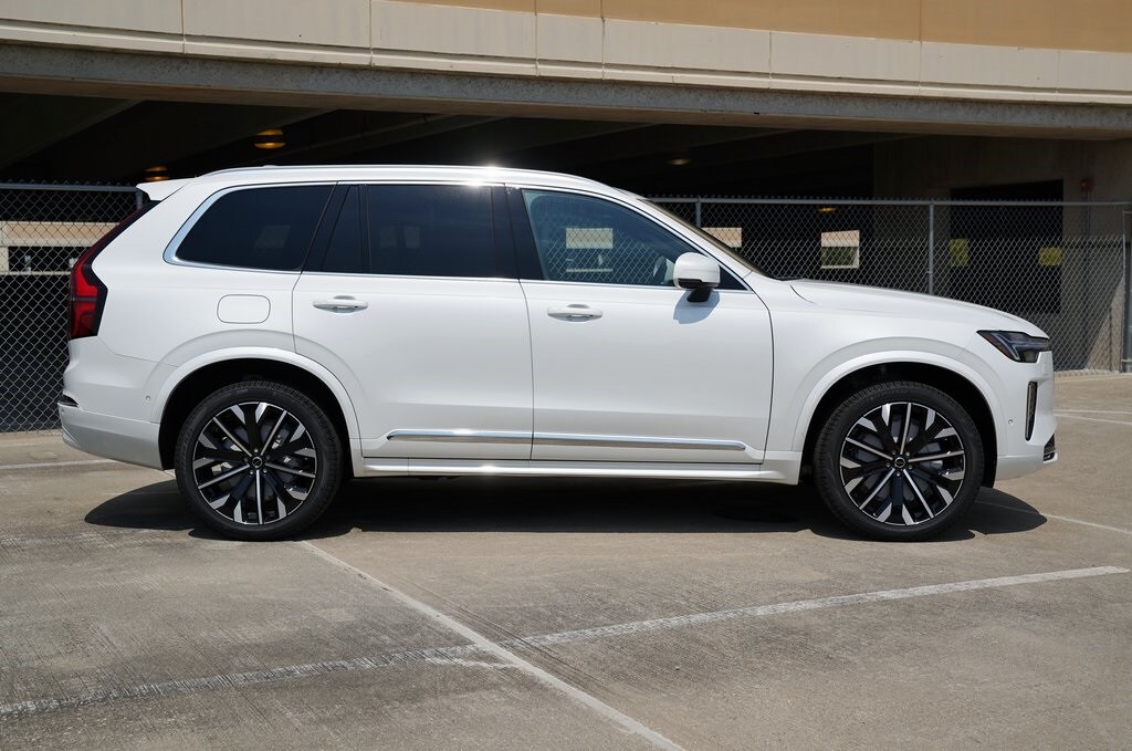 2026 Volvo XC90 Plus photo 2