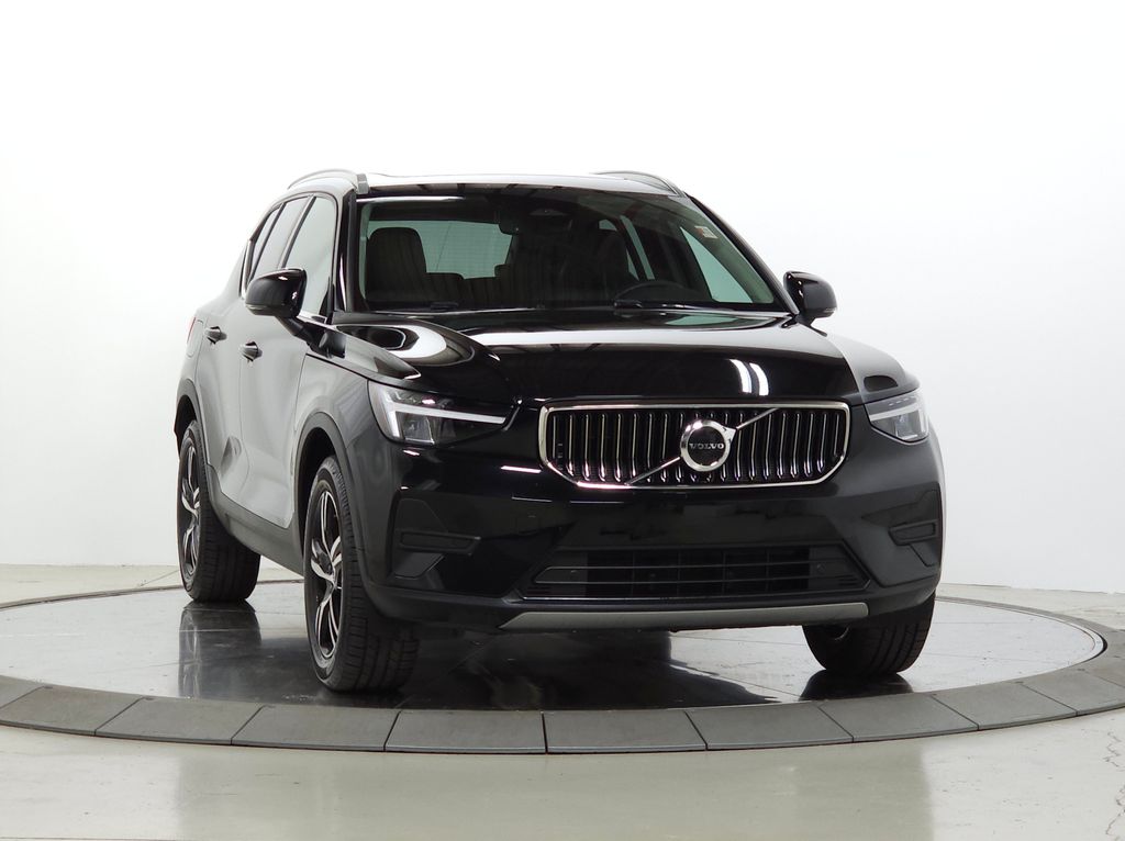 2025 Volvo XC40 B5 Core Bright AWD's photo