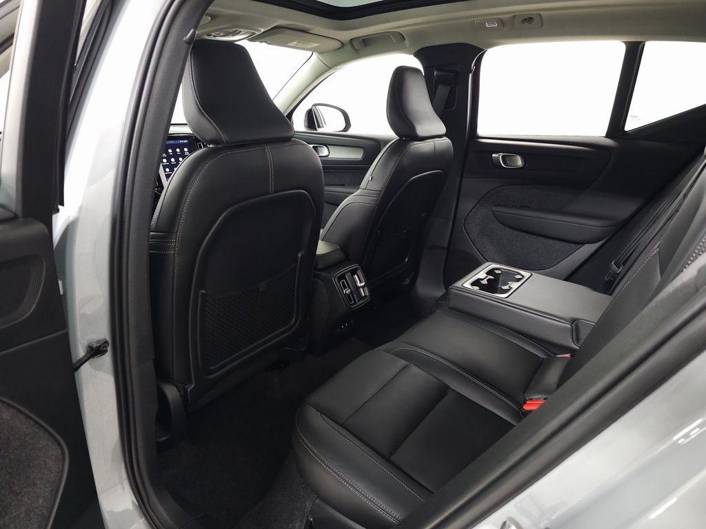 2026 Volvo XC40 Ultra - Photo 28