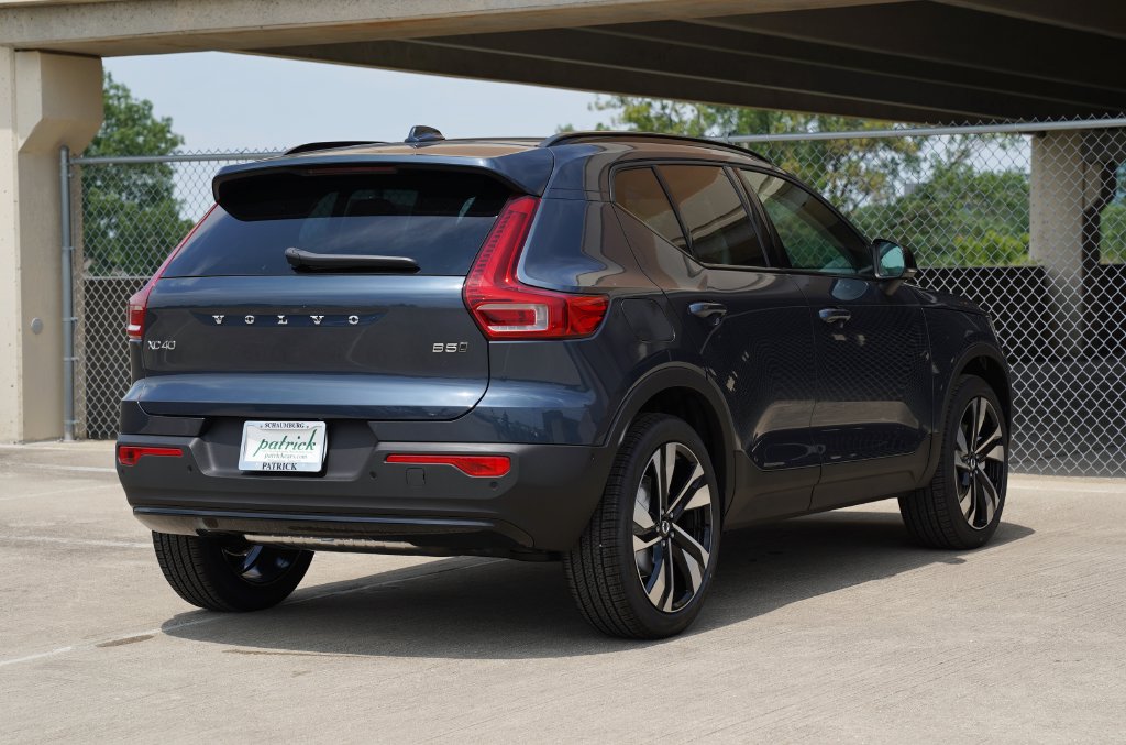 New 2026 Volvo XC40 B5 Ultra SUV
