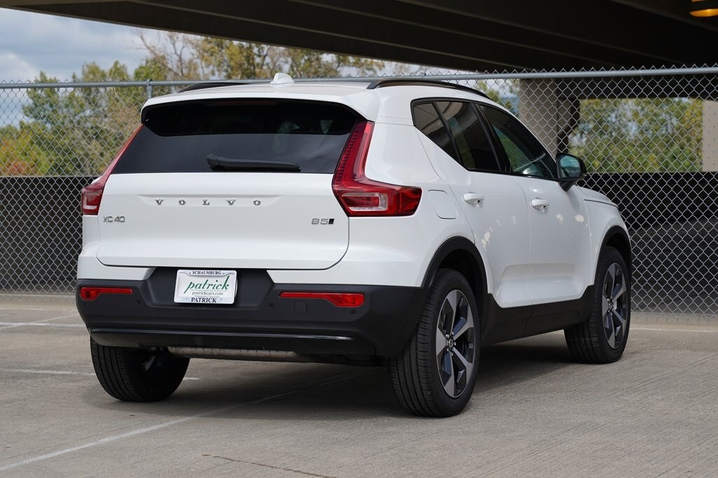 2026 Volvo XC40 Plus photo 4