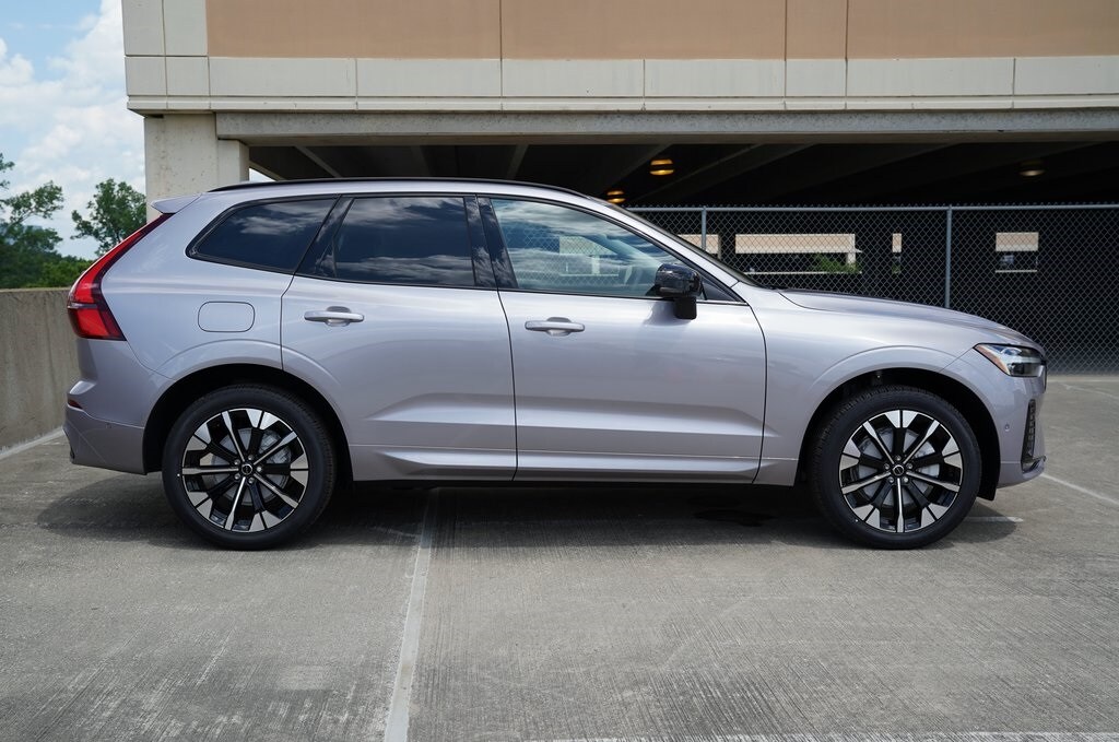 2026 Volvo XC60 B5 Plus photo 3