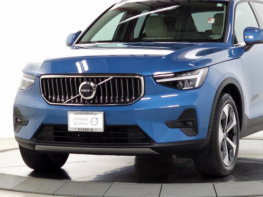 2023 Volvo XC40 B5 AWD Plus Bright 4