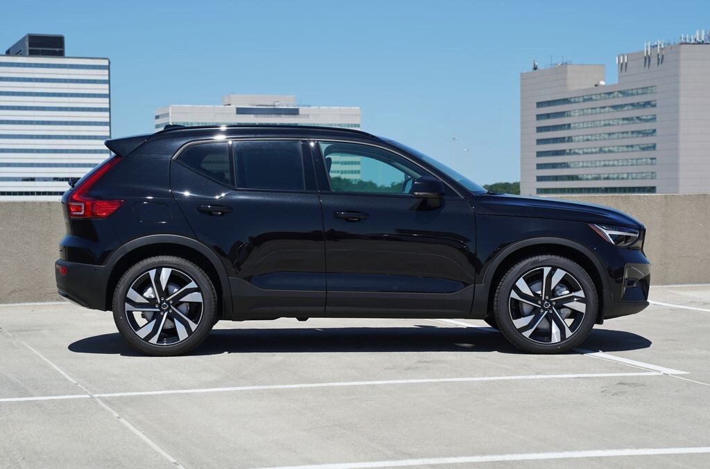 New 2026 Volvo XC40 B5 Plus SUV