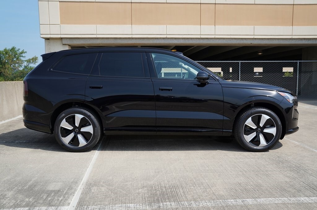 2025 Volvo EX90 Twin Motor Plus photo 2