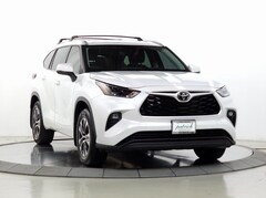 2022 Toyota Highlander XLE SUV for Sale in Schaumburg, IL at Patrick Volvo Cars