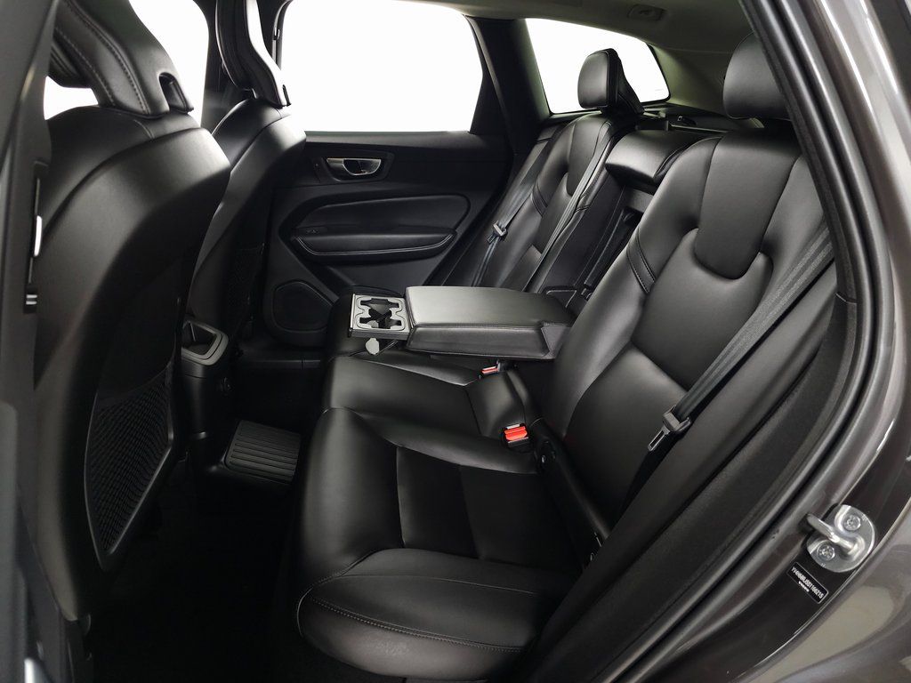 2025 Volvo XC60 Core - Photo 26