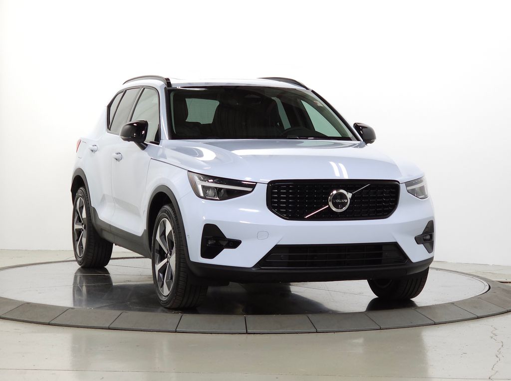 2025 Volvo XC40 B5 Plus Dark AWD's photo