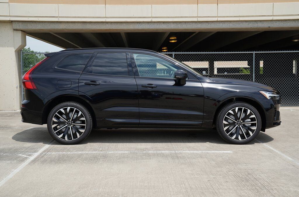 New 2026 Volvo XC60 plug-in hybrid T8 Ultra SUV