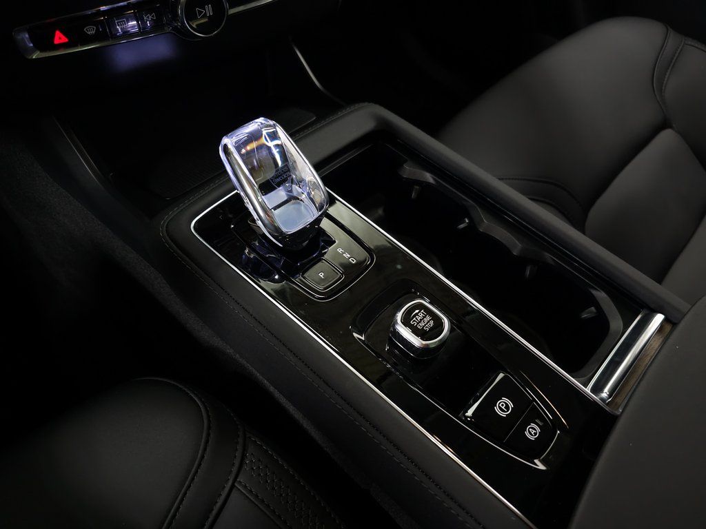 2025 Volvo XC90 Plus - Photo 27