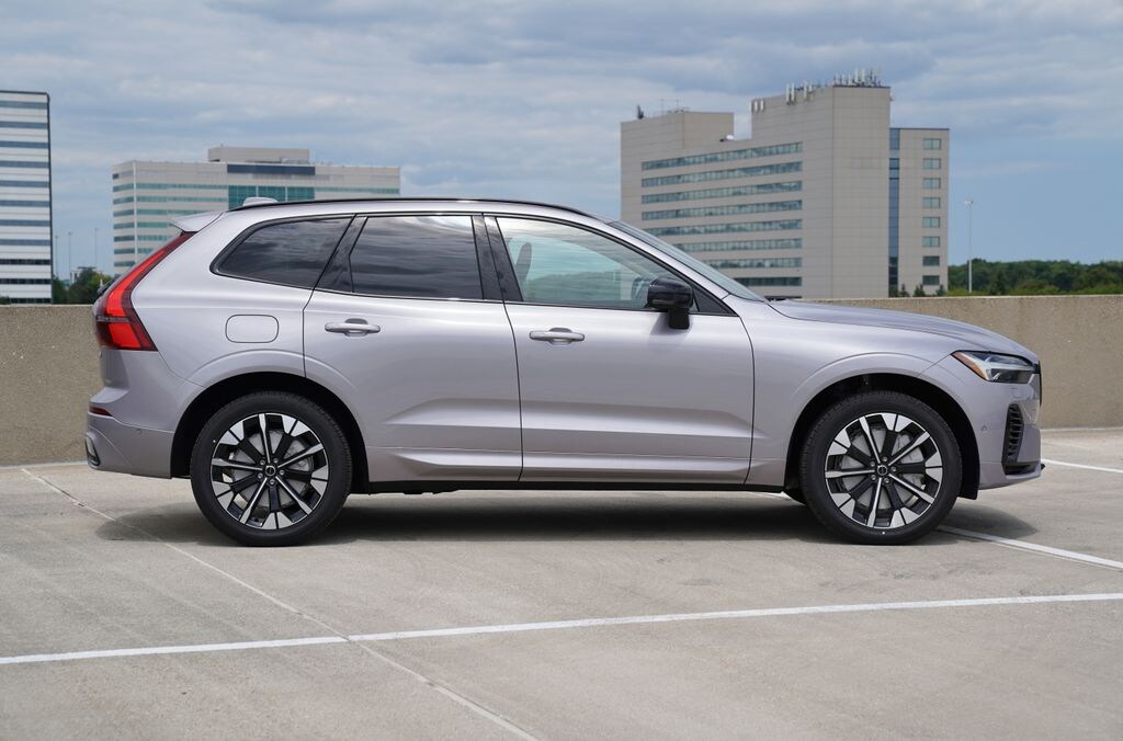 New 2026 Volvo XC60 plug-in hybrid T8 Plus SUV